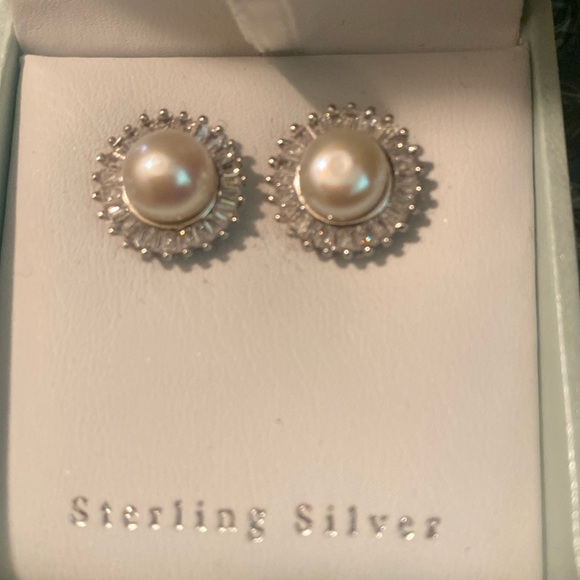 NWT/Box sterling, silver pearl and crystal earrings - Picture 1 of 4